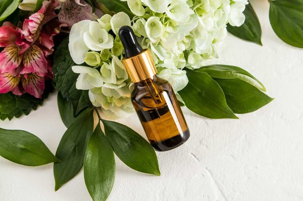 Comment les entreprises de vente de produits de beauté peuvent-elles utiliser le marketing d'influence pour cibler les consommateurs jeunes ?