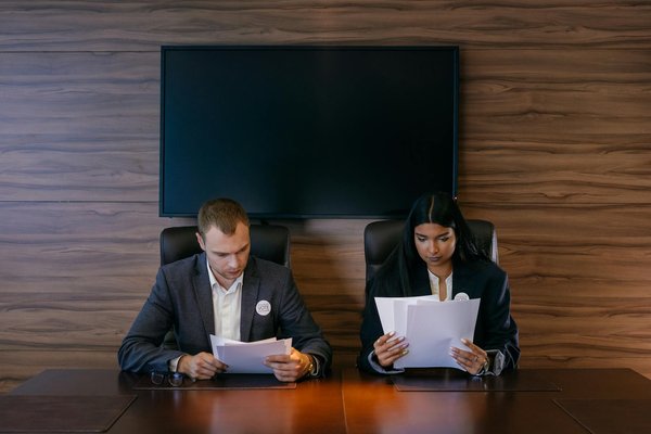 Quels sont les enjeux juridiques de la mise en place de pratiques de télétravail dans plusieurs pays?